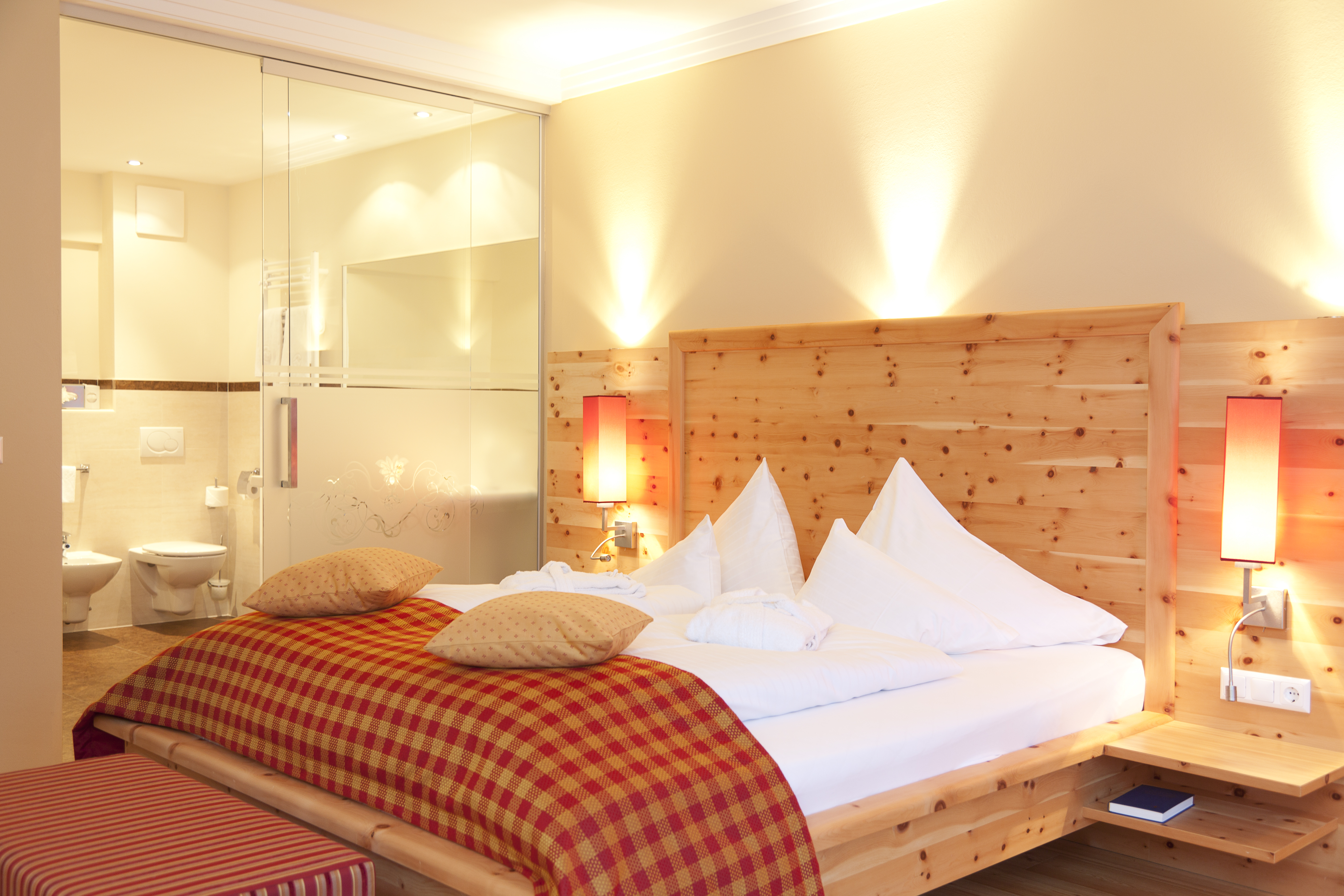 &raquo;EINE NACHT IM ZIRBENZIMMER ERSPART DEM HERZEN EINE STUNDE ARBEIT PRO TAG.&laquo; GOTTHARD THAMER Foto: © Petra Kroll