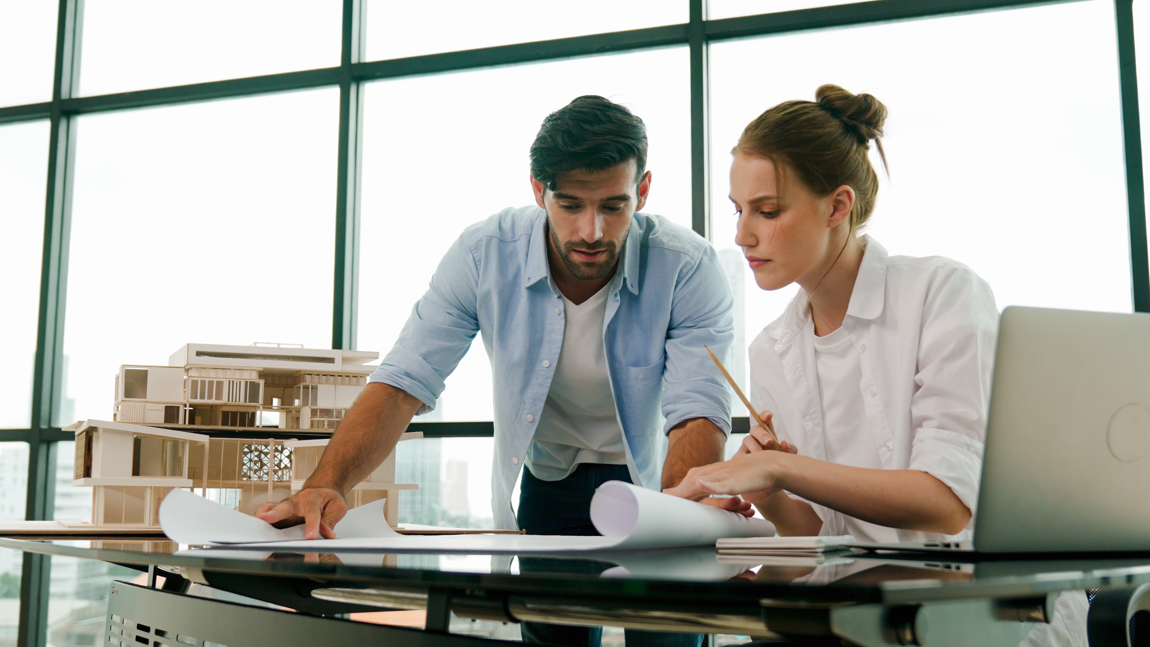 Wer von Anfang an mitreden darf, identifiziert sich st&auml;rker mit jeder Ver&auml;nderung. Dies erfordert Change Management. Neue Methoden sind nur erfolgreich, wenn sie zu den Prozessen, Rollen und Kompetenzen passen und alle sie akzeptieren. Foto: © Shutterstock