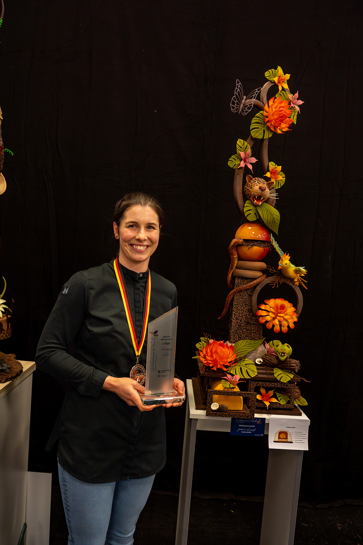 Annika Weiser aus Buseck in Hessen sicherte sich beim Championnat du Chocolat den Titel Deutsche Meisterin der Schokoladen-Artistik. Foto: © ByHoidis Photography (Matthias Hoidis)