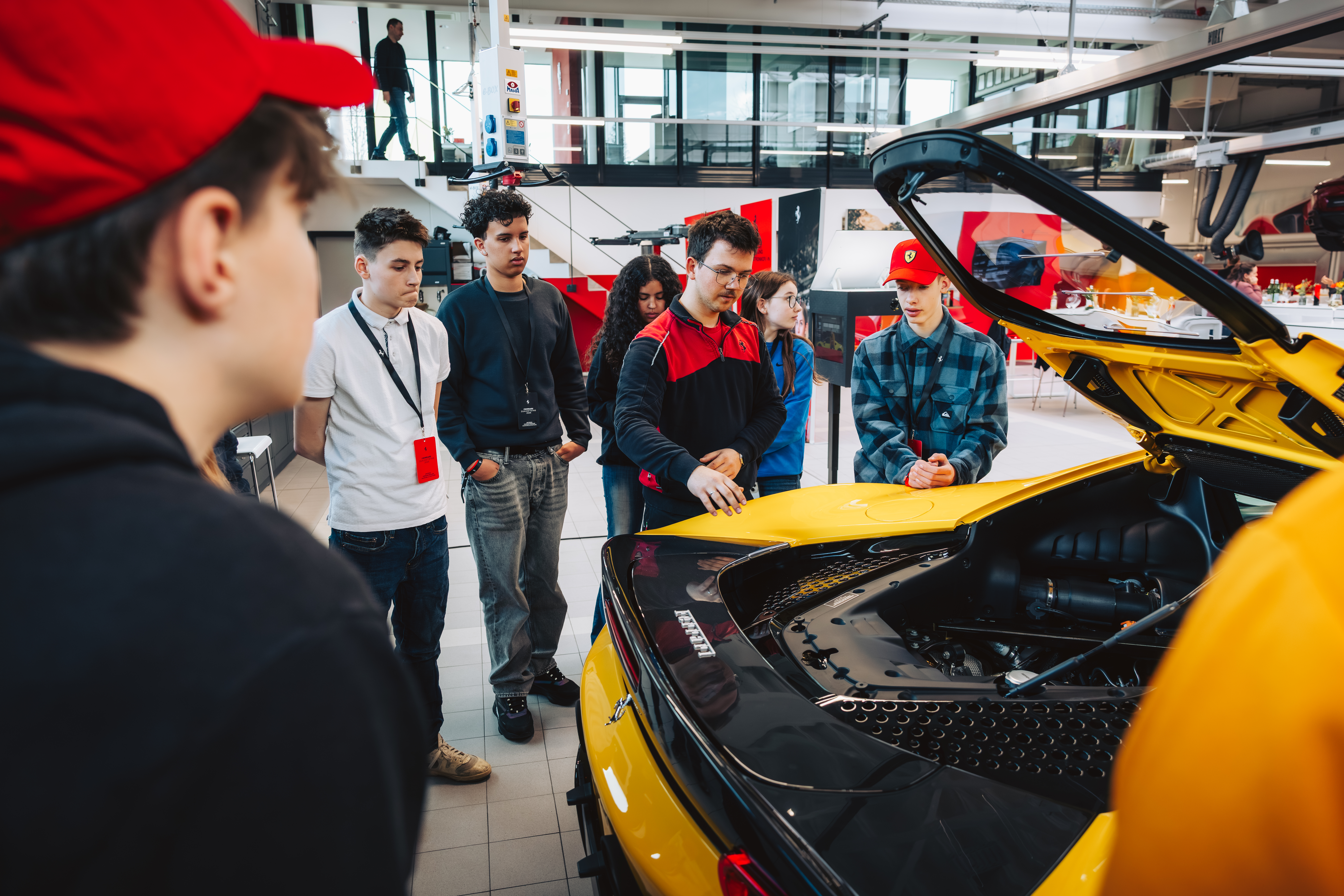 Einblick in die faszinierende Technik von Ferrari: In Workshops vermittelte Maranello Motors einen ersten Eindruck der Luxusmarke. Foto: © Maranello Motors GmbH