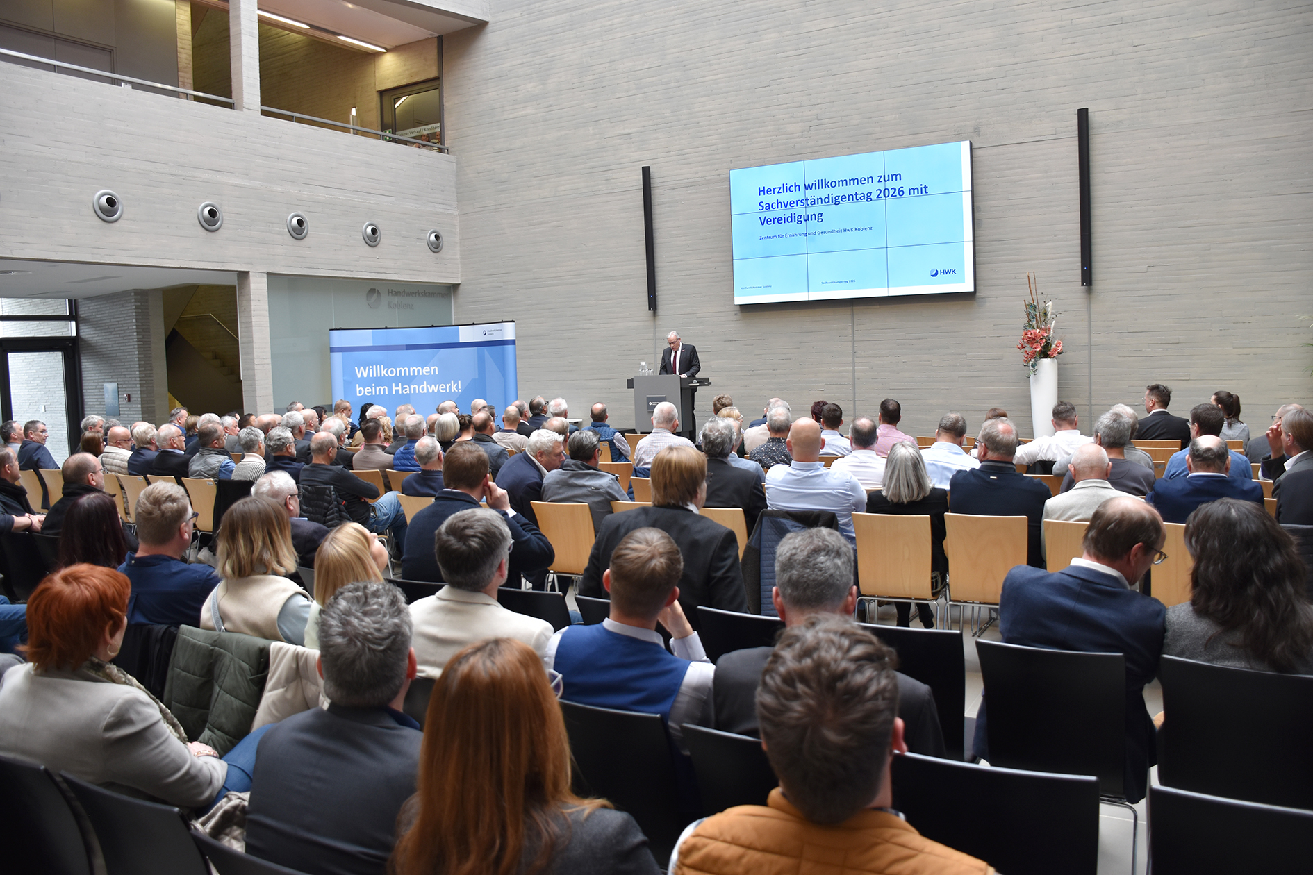 Sachverst&auml;ndige wie auch an dieser T&auml;tigkeit Interessierte kamen zur Veranstaltung der Handwerkskammer Koblenz ins Zentrum f&uuml;r Ern&auml;hrung und Gesundheit. Foto: © HwK Koblenz/Jörg Diester