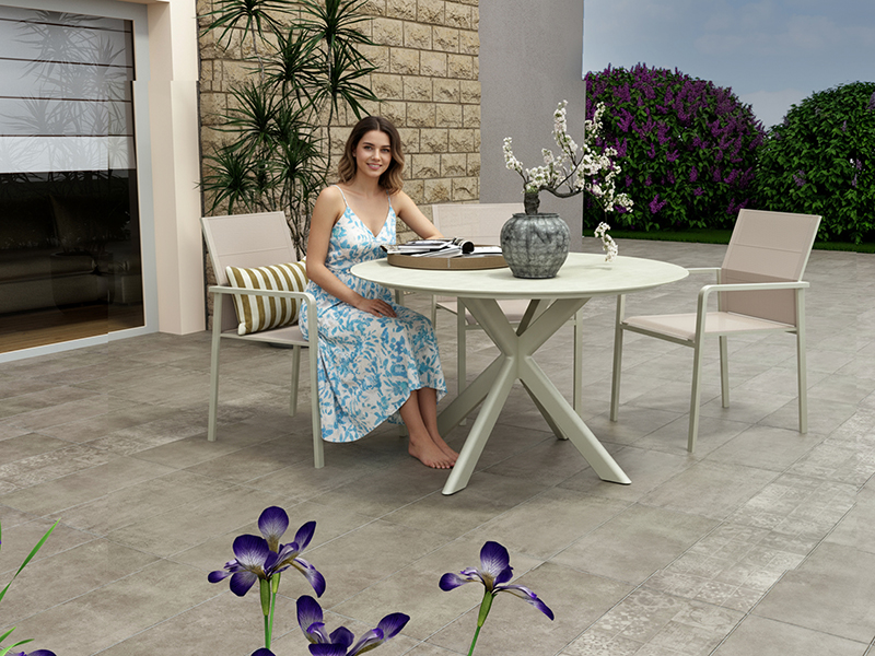 Der edle runde Keramiktisch mit 120 Zentimeter Durchmesser bietet bis zu sechs Personen Platz. Foto: © Zebra