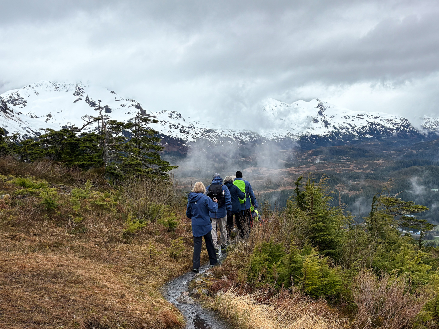 Wanderung am Mount Eyak in Cordova. Foto: © Roland Motz
