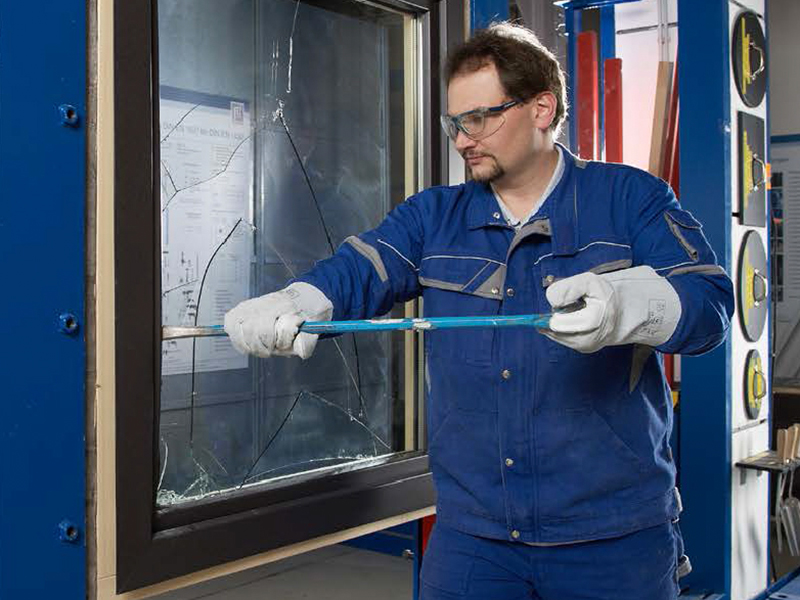 Verschiedenste Prüfungen werden mit Videobegleitung in Echtzeit durchgeführt. Foto: © ift Rosenheim