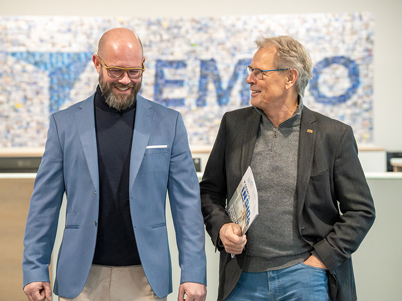 Denken f&uuml;r die Semco-Glasgruppe in Generationen: Michel Sch&uuml;ller (li.), Gesch&auml;ftsf&uuml;hrer Vertrieb, IT und Unternehmenskommunikation, und sein Vater Hermann Sch&uuml;ller, gesch&auml;ftsf&uuml;hrender Gesellschafter der Semco-Glasgruppe. Foto: © Semco