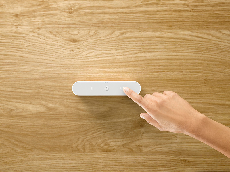 Das schlichte, aber stilvolle Design lässt sich überall ideal in die Inneneinrichtung integrieren. Foto: © Somfy
