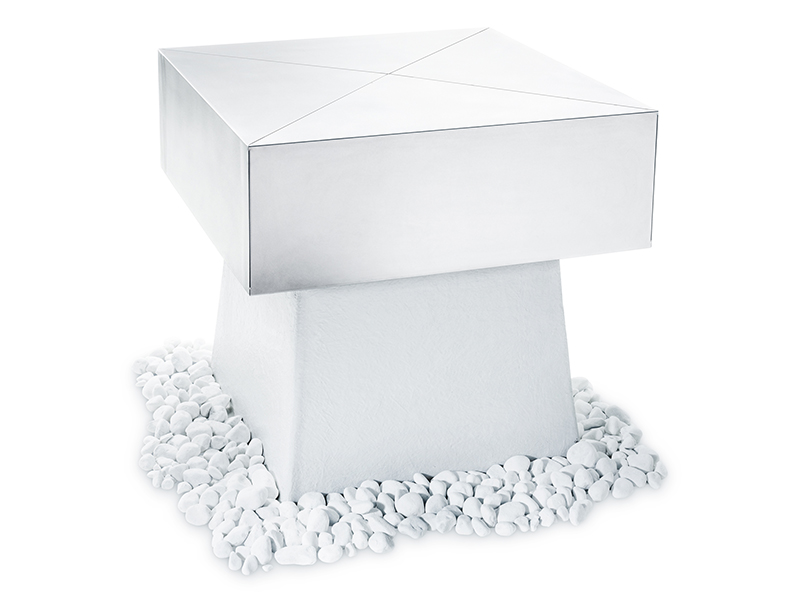 Fig. 2: A roof hood with closing element for weather-dependent smoke extraction. Photo: © Chris Müller Photodesign