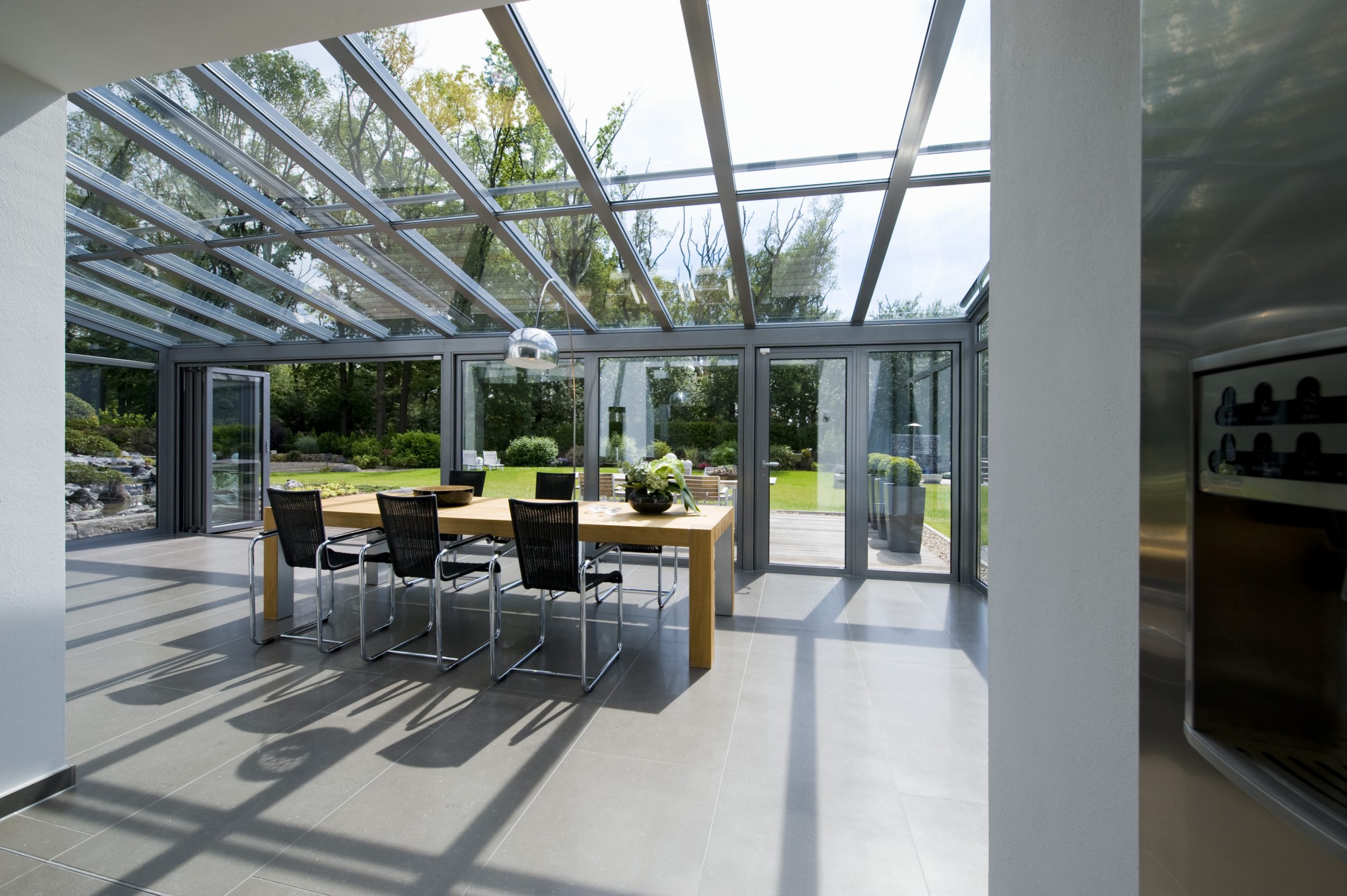 Eine fundierte und auch dauerhaft rechtssichere L&ouml;sung f&uuml;r die Unternehmen kann nach Einsch&auml;tzung des Bundesverbandes Wintergarten e.V. die Ausnahmebewilligung nach Paragraf 8 der Handwerksordnung sein. Foto: © Bundesverband Wintergarten e.V. 