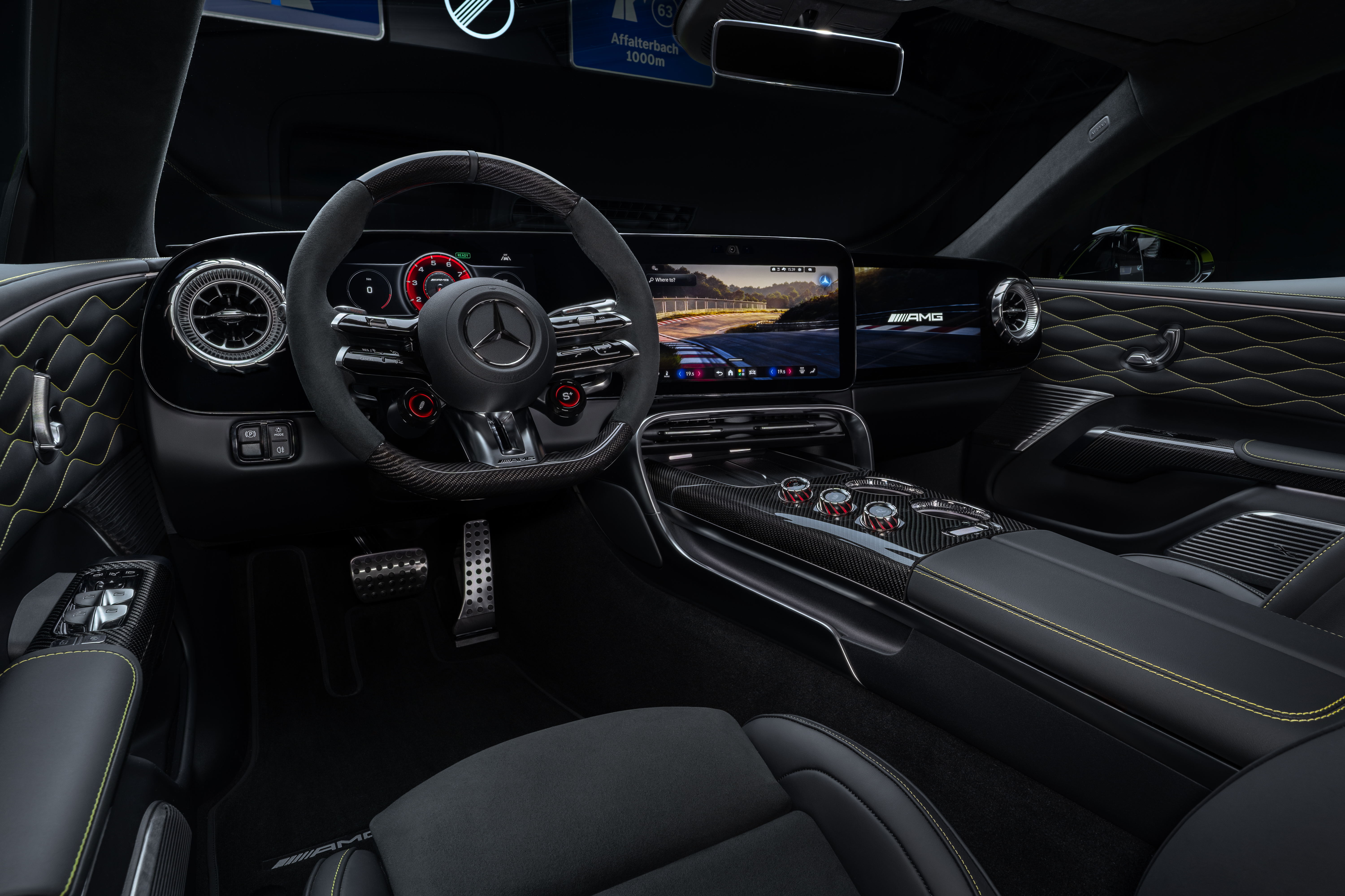 Der Blick auf das Armaturenbretts des neuen Mercedes-Benz AMG GT 4-T&uuml;rer Coup&eacute; Foto: © Mercedes-Benz