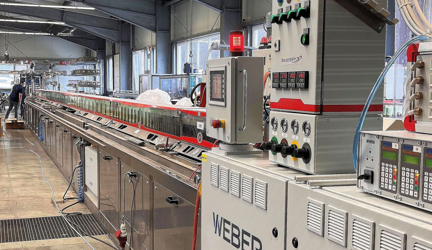 Die Extrusionslinien im Werk verf&uuml;gen inzwischen fast alle &uuml;ber energieeffiziente Antriebssysteme. Foto: © SLS Kunststoffverarbeitung