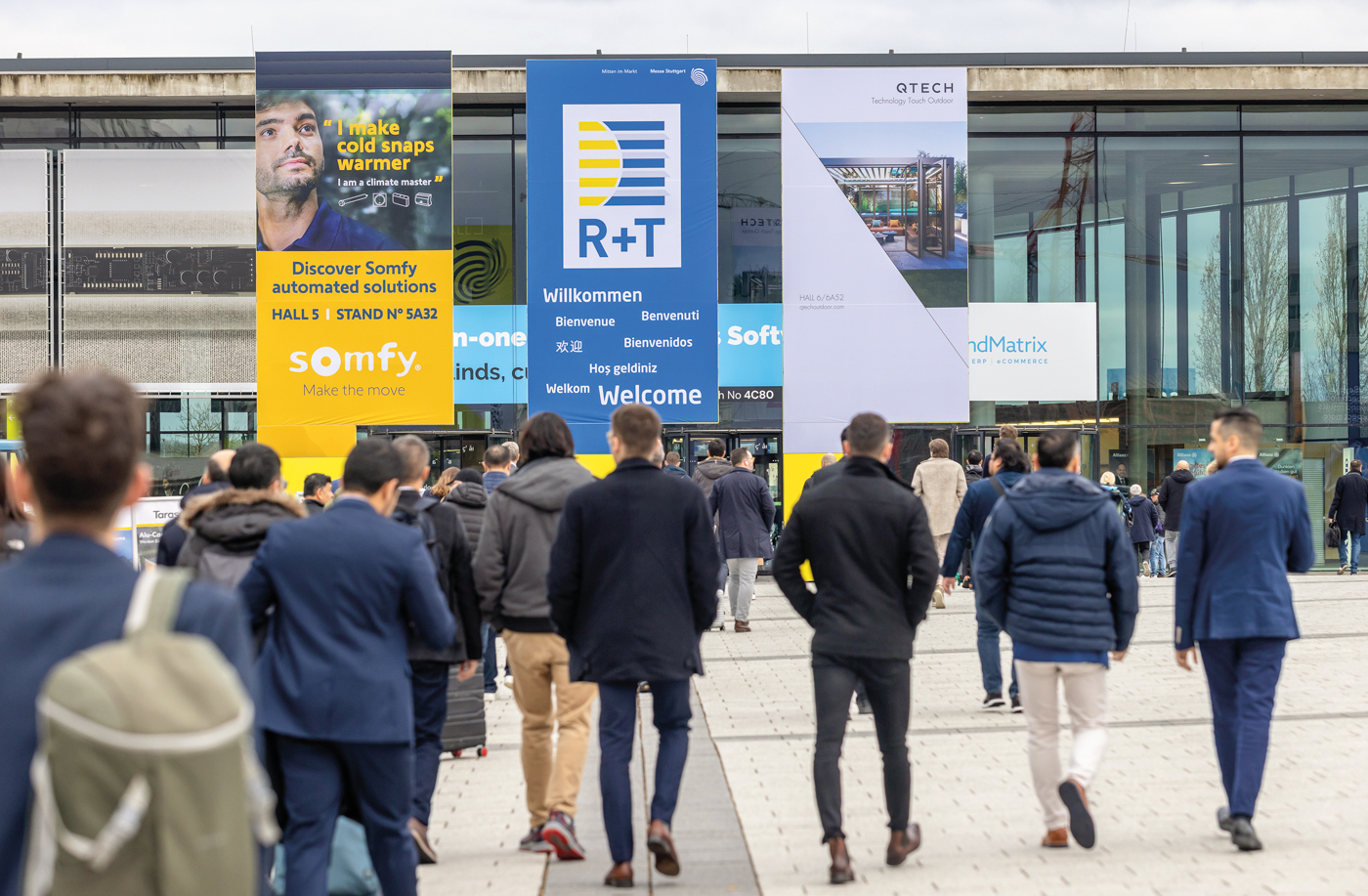 Die Weltleitmesse vereint die internationale Branche und zeigt, wie Rollladen, Tore und Sonnenschutzsysteme zu den Bauweisen von morgen beitragen. Foto: © Frank Eppler / Messe Stuttgart
