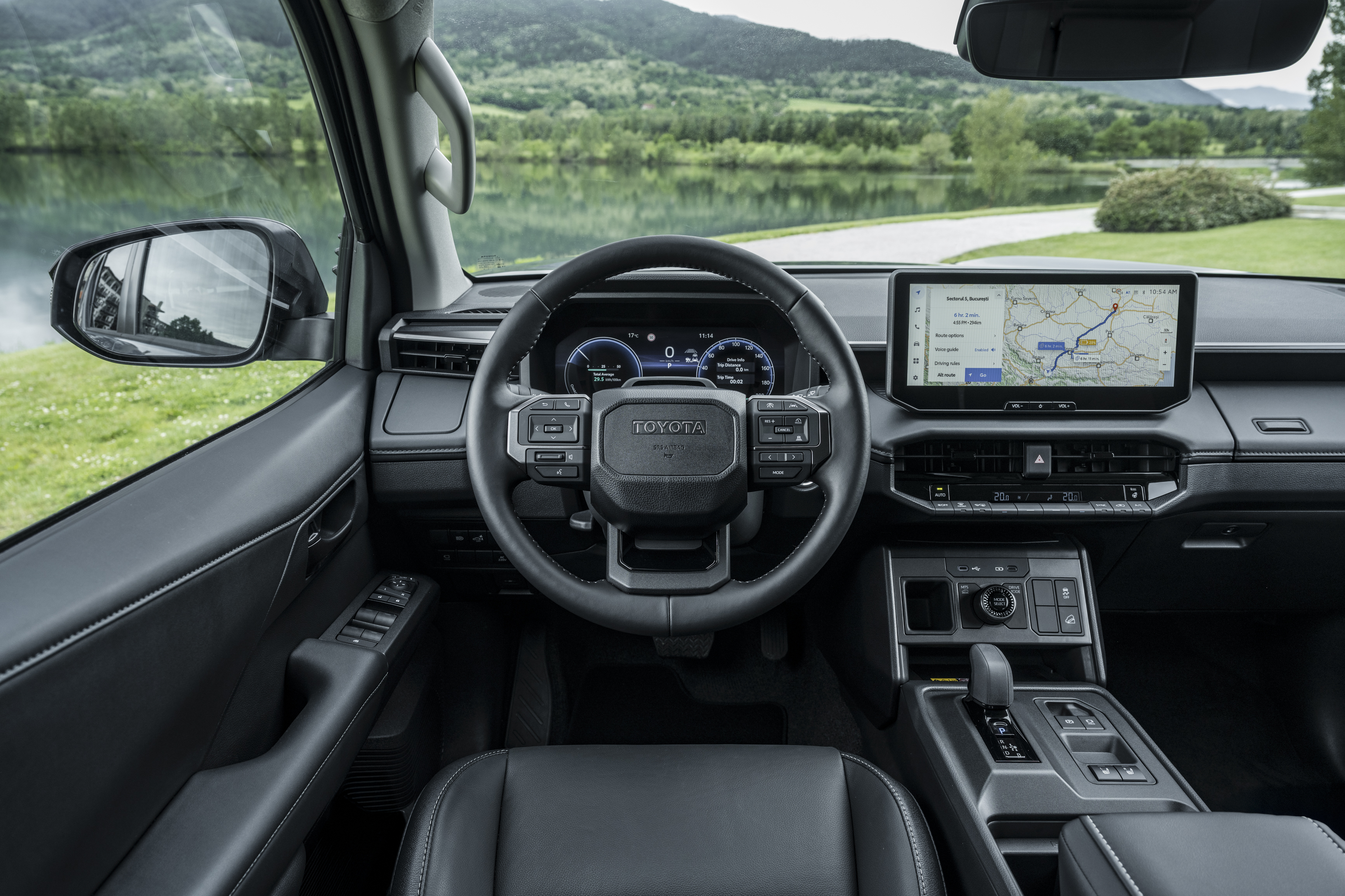 Das neugestaltete Cockpit wirkt hochwertiger. Foto: © Toyota