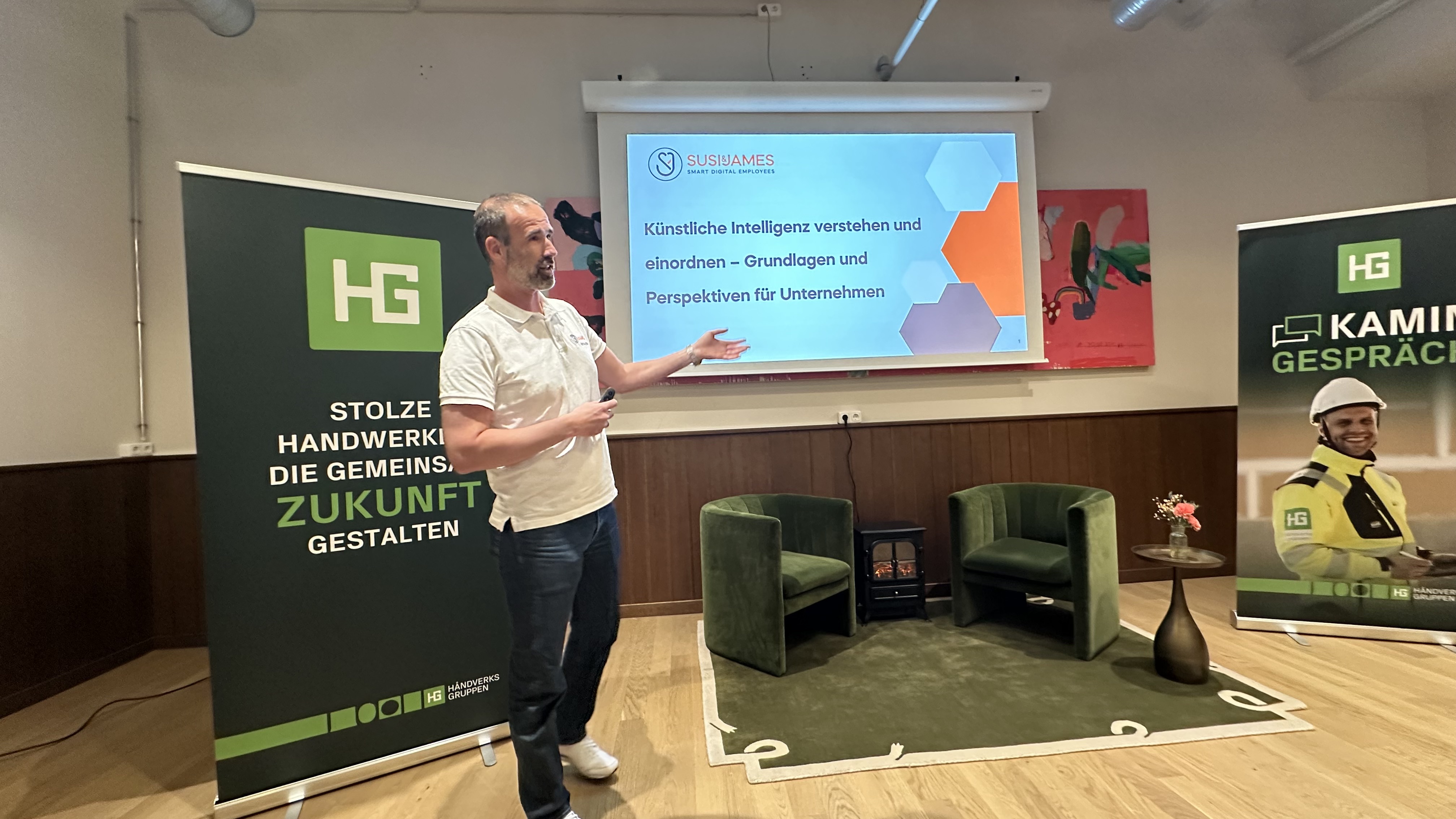 Marcel Martini, Gesch&auml;ftsf&uuml;hrer des KI-Spezialisten Susi&James GmbH, lieferte einen &Uuml;berblick &uuml;ber KI f&uuml;r Handwerksbetriebe. Foto: © Håndverksgruppen