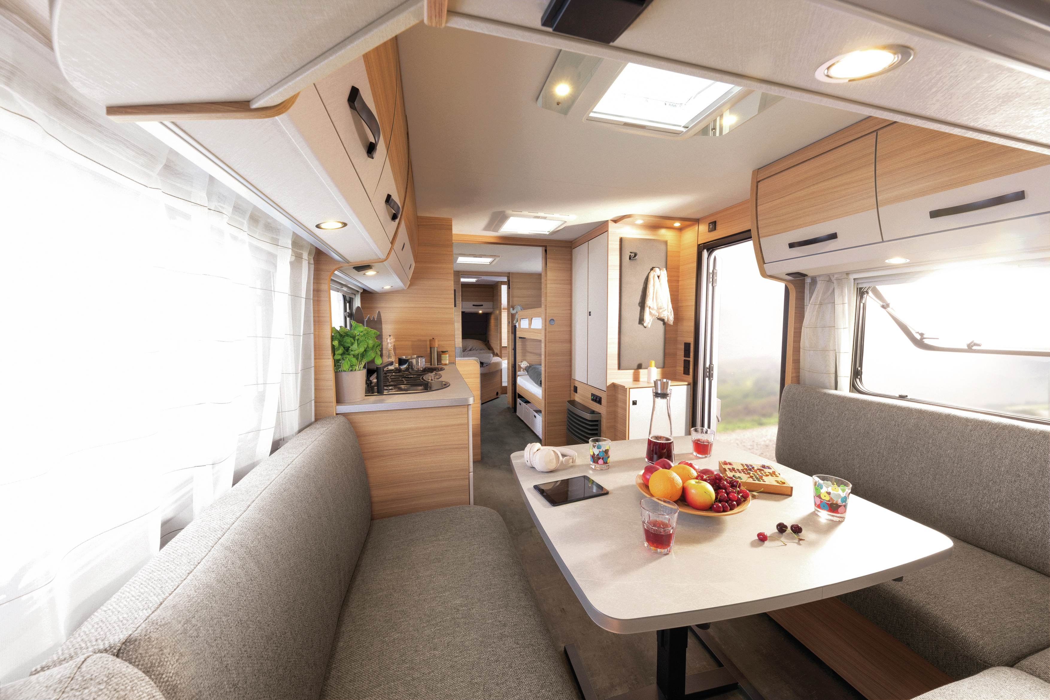 Hier das Interieur des FKR 730 aus der Summer Edition von Dethleffs. Foto: © Dethleffs