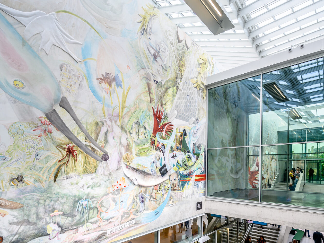 Das Treppenhaus der Kunsthalle Brusk beherbergt das zeitgen&ouml;ssische Kunstwerk The Whispering Walls R&ecirc;ve der K&uuml;nstlerin Laure Prouvost. Foto: Visit Bruges - © Jan Darthet