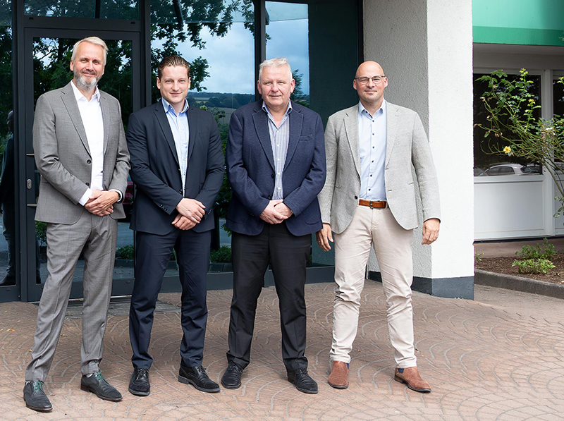 esch&auml;ftsf&uuml;hrung der Hegla nach Generationswechsel: (v.li.) Christian Decker (CEO), Toni Sch&ouml;n (CSO), Dr. Heinrich Ostendarp (CTIO) und Peter Herrmann (COO). Foto: © Hegla
