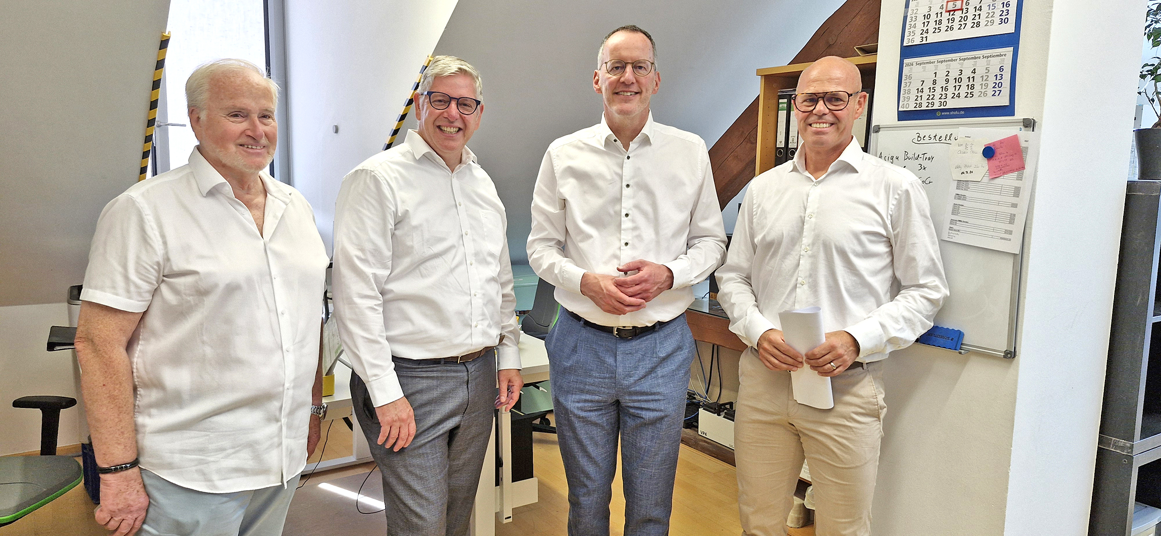 Wirtschaftsminister Michael Ebling (3.v.l.) war auch bei M&S Zahntechnik zu Besuch. Foto: © Constanze Knaack-Schweigstill