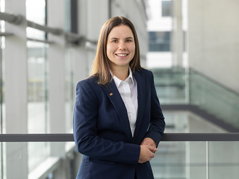 Flora Sanislo: Zwei Drittel der Besucherinnen und Besucher kommen aus der Rollladen- und Sonnenschutzbranche, das ist der Kern. Daneben sind Besucherinnen und Besucher aus Torbau, Fensterbau und Montage- und Servicebetrieben stark vertreten. Foto: © Landesmesse Stuttgart