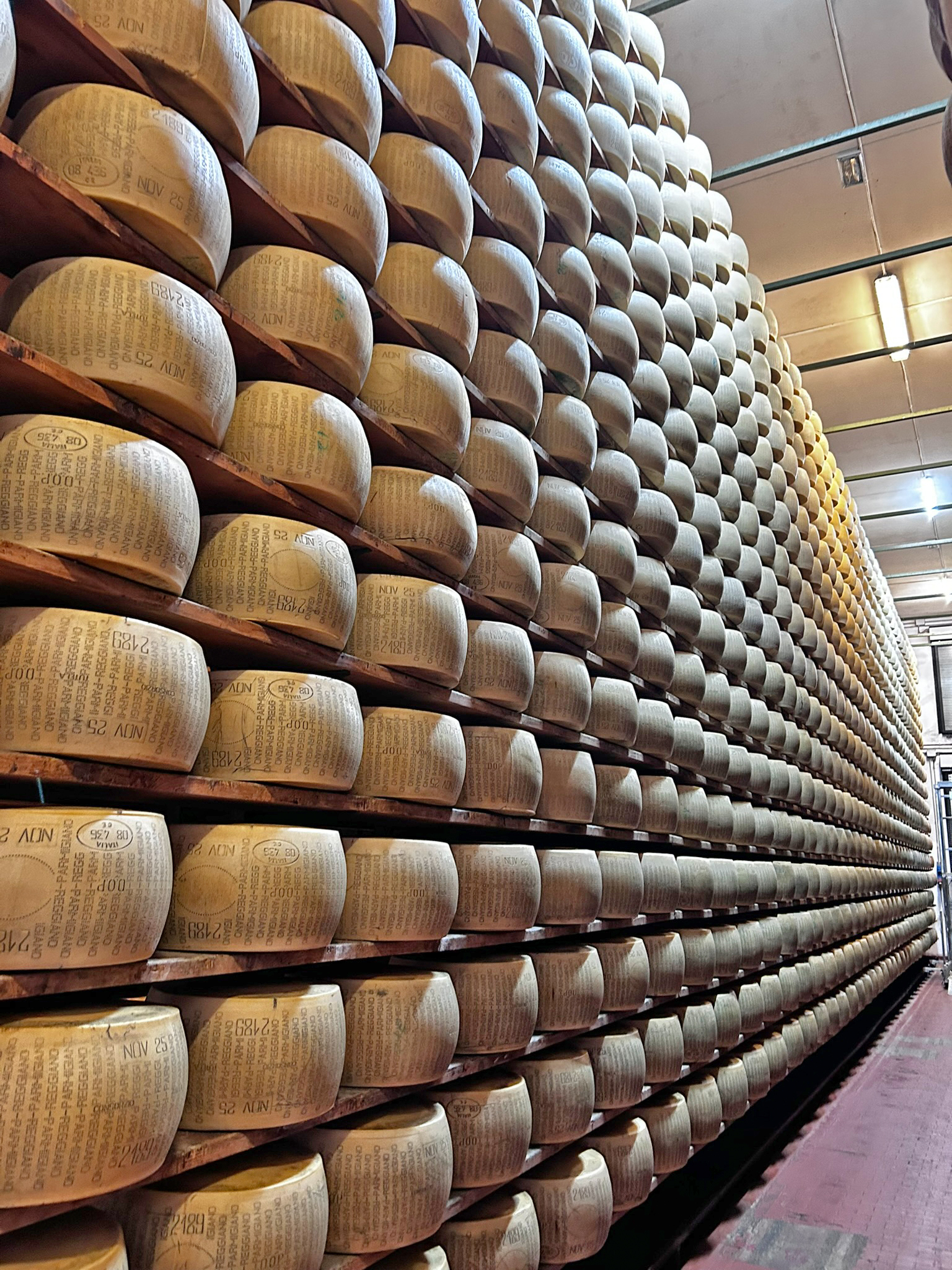 Parmigiano Reggiano im Familienbetrieb Csseificio Ugolotti. Foto: © DHB