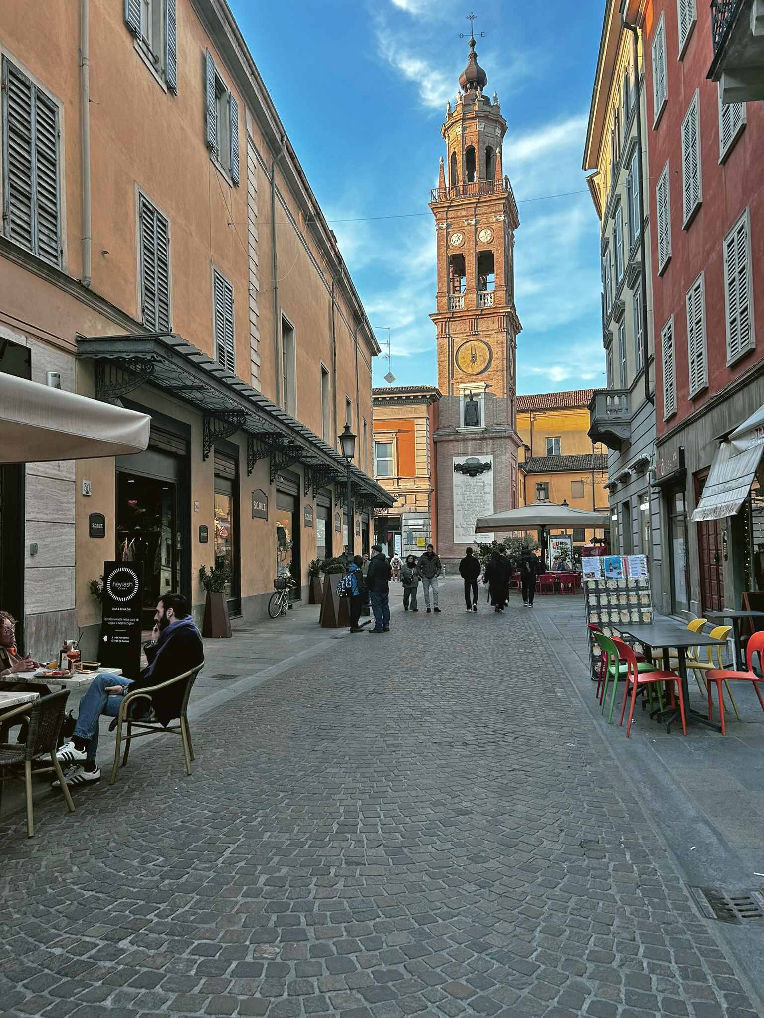 Die Abendsonne h&uuml;llt  den Dom in ein sanftes Licht.  Foto: © DHB