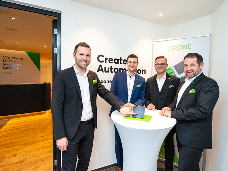 Smarter Start für die intelligente Gebäudeautomation im LUV8 (v. l.): Martin Öller, Manuel Nader, Rüdiger Keinberger und Thomas Moser. Foto: © Loxone
