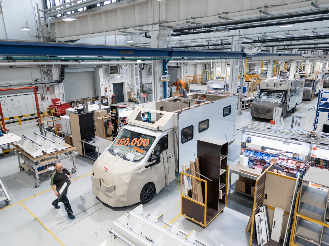 Das 150.000. Reisemobil auf der Fertigungslinie von Carado in Capron. Foto: © Carado
