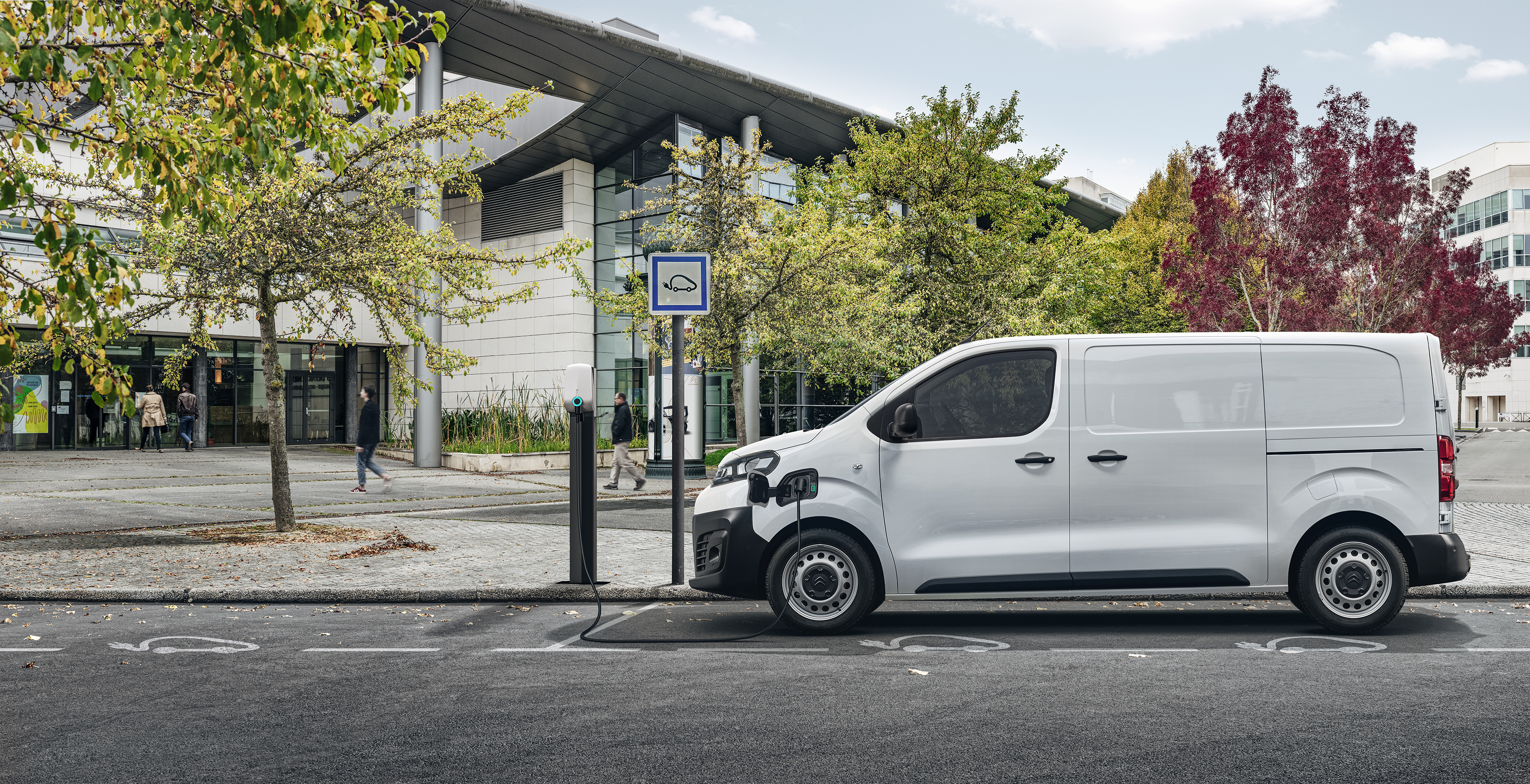 Das Laden lässt sich auch aus der Ferne steuern. Foto: © Citroën