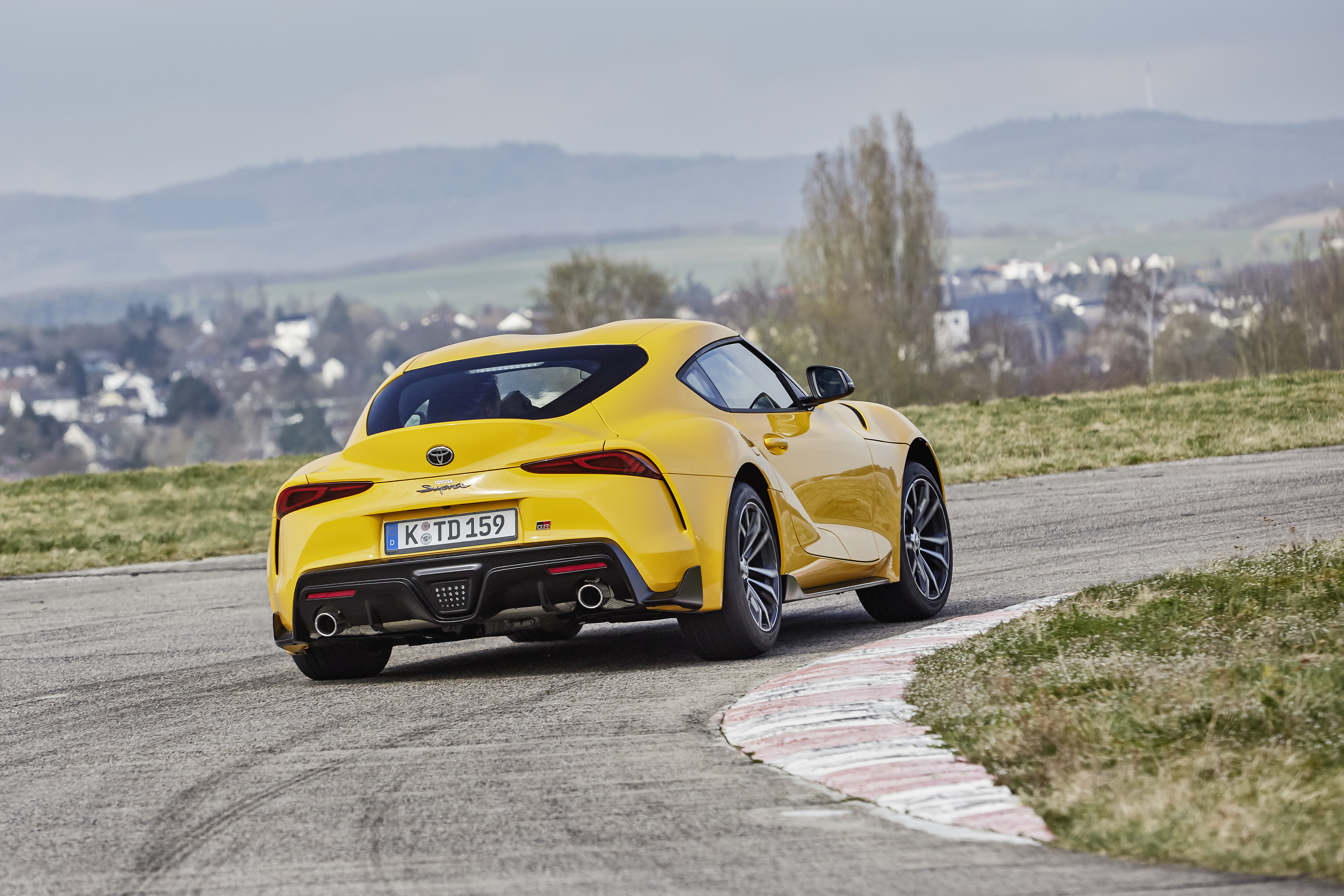 In Verbindung mit dem kleinen Zweiliter-Turbo fährt sich der Supra leichtfüßiger. Foto: © Toyota