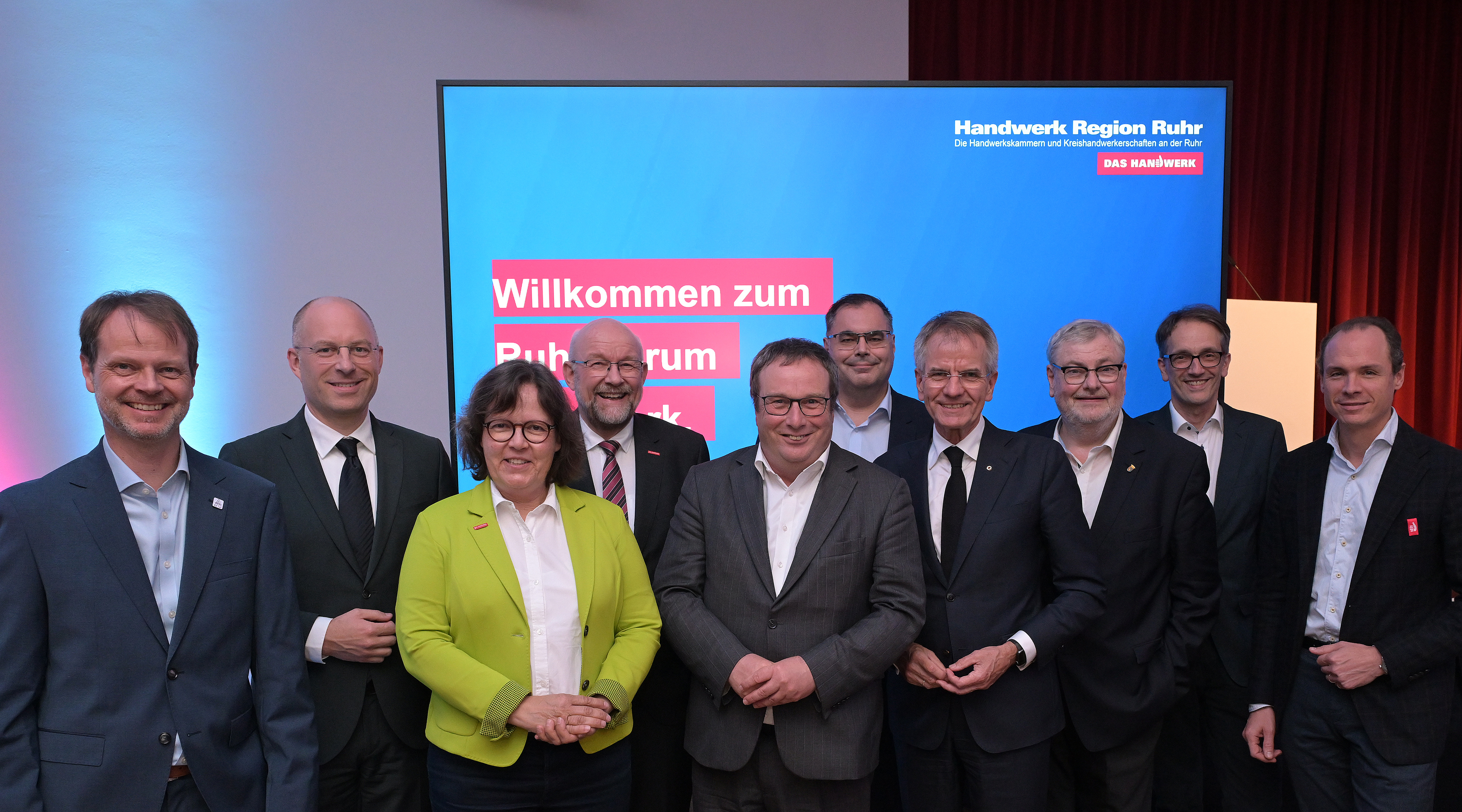 Willi Kolks, Felix Blasch, Kerstin Feix, Berthold Schr&ouml;der, Oliver Krischer, Ingo Wortmann, Andreas Ehlert, Markus P&uuml;ll, Jens Peter Richard und Josef Trendelkamp (v. l.) Foto: © Wilfried Meyer / Handwerkskammer Düsseldorf