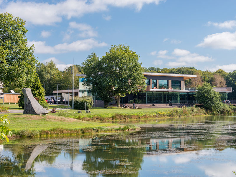 Das Unternehmen setzt neue Maßstäbe und Qualitätsstandards in der Rollladen-Antriebstechnik. Foto: © Delta Dore