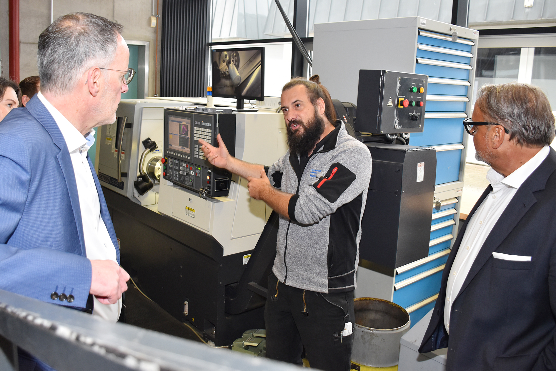 W&auml;hrend des Besuchs des rheinland-pf&auml;lzischen Wirtschaftsministers Michael Ebling bei der HwK Koblenz ging es um den Austausch zu technologischen Entwicklungen und den Einsatz- und Entwicklungsm&ouml;glichkeiten dank KI und Robotik. Foto: © HwK Koblenz