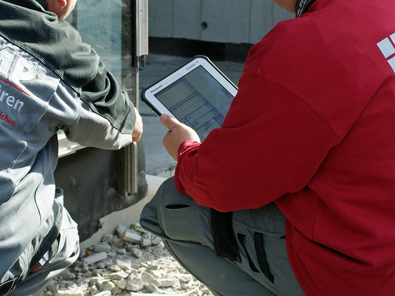 Liegt das Gütezeichen vor, wird sach- und fachgerecht montiert. Foto: © TMP Fenster + Türen GmbH