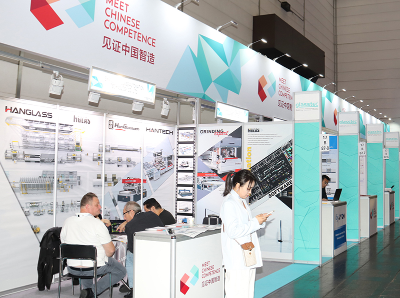 Auff&auml;llig waren lange Stand-Reihen mit chinesischen Ausstellern. Foto: © Vössing