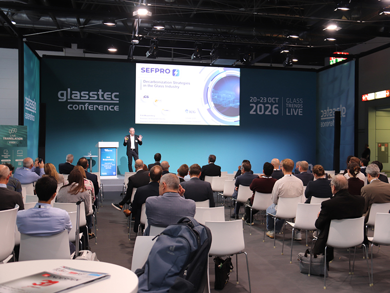 Das glasstec-Rahmenprogramm bot eine F&uuml;lle interessanter Fachvortr&auml;ge. Foto: © Vössing