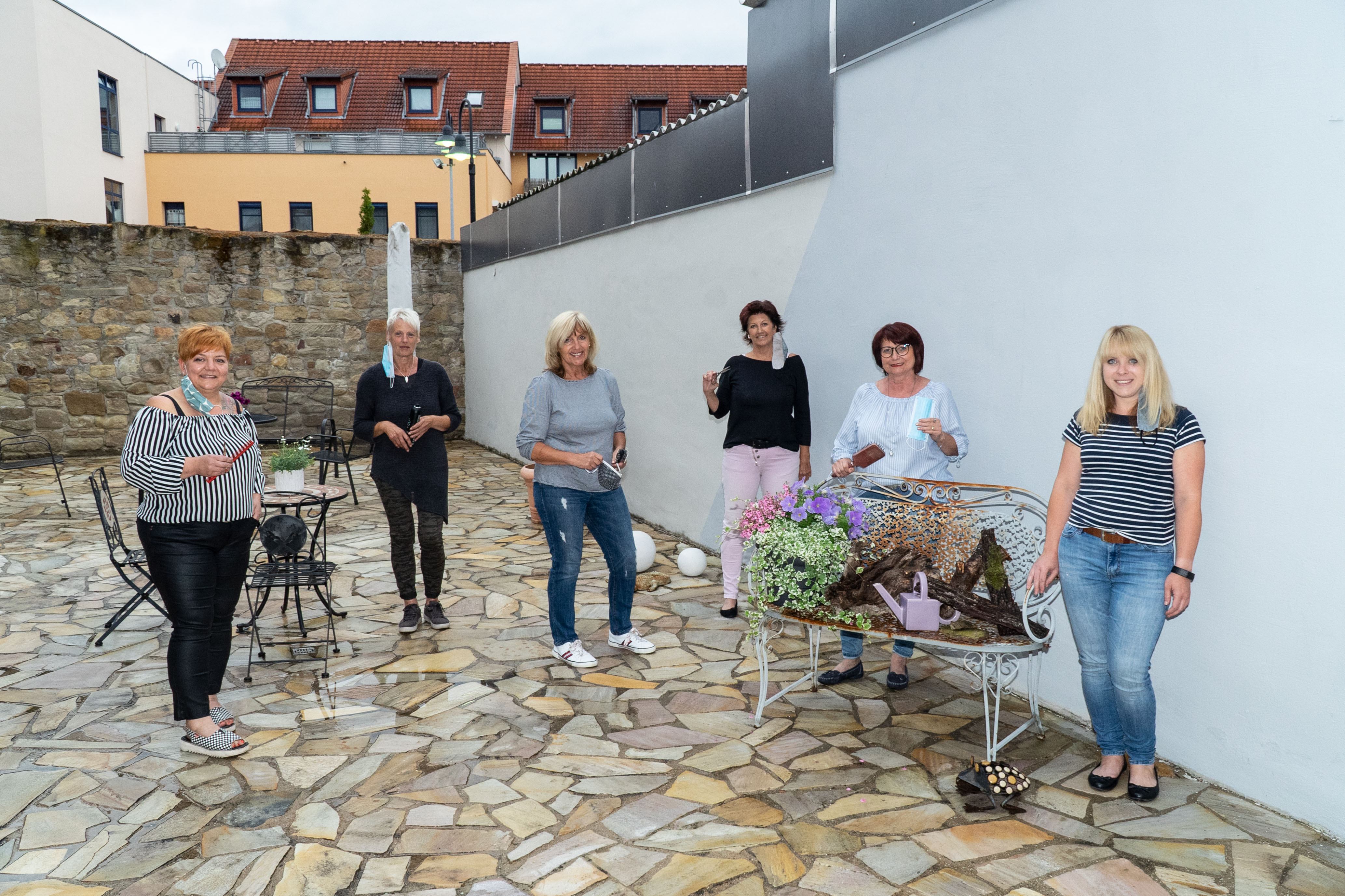 Susanne Iff (3.v.r.) und Sandra Voigt (l.) Foto: © Reinhard Kallenbach