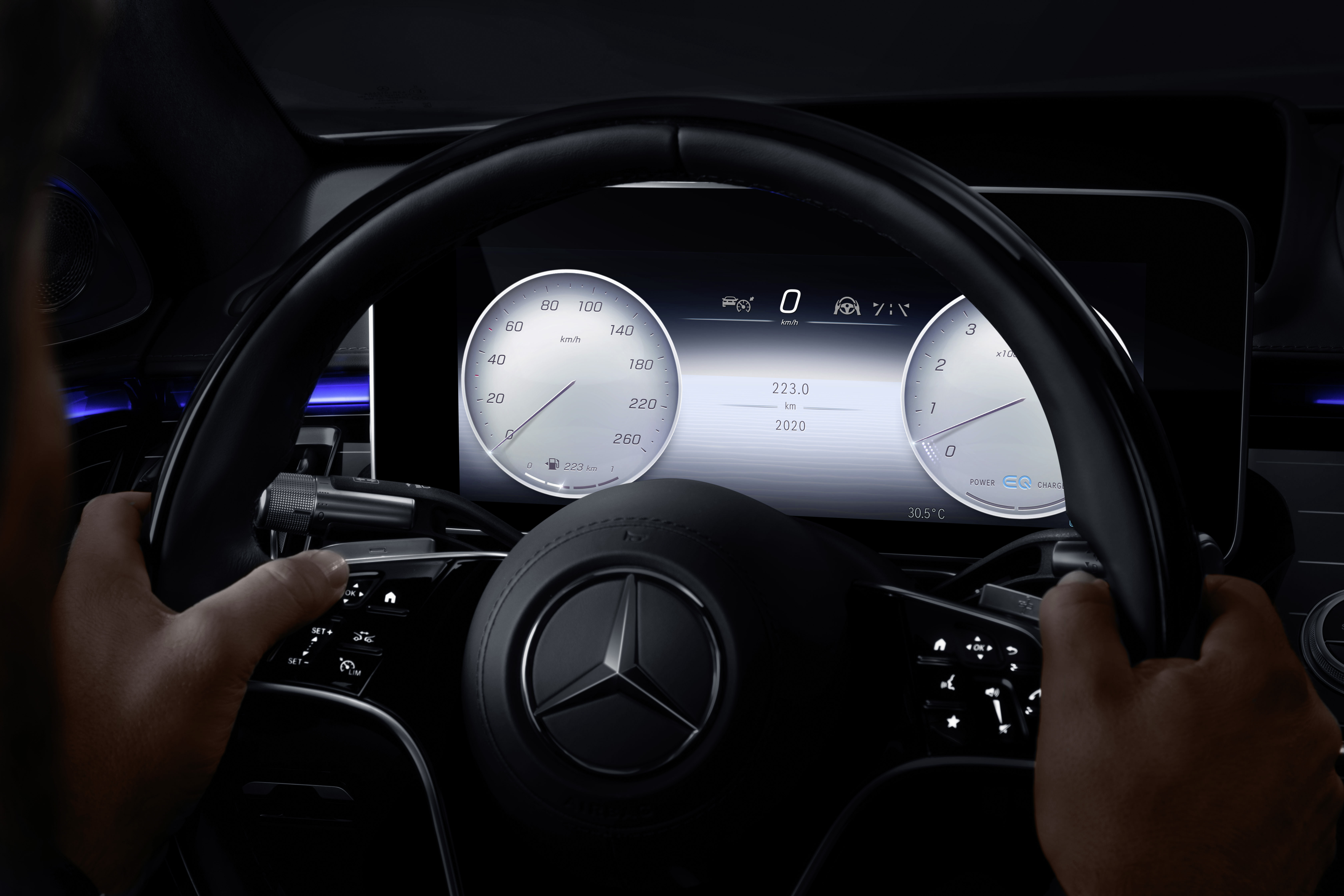 Die Digital-Instrumente in der S-Klasse zeigen die Informationen in 3D an. Foto: © Mercedes-Benz