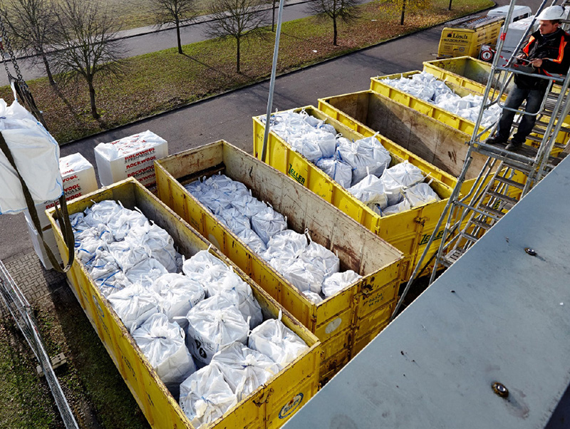 Sortenreiner Steinwolle-Verschnitt ist kein Abfall, sondern ein Wertstoff. Foto: © Heck Wall Systems GmbH
