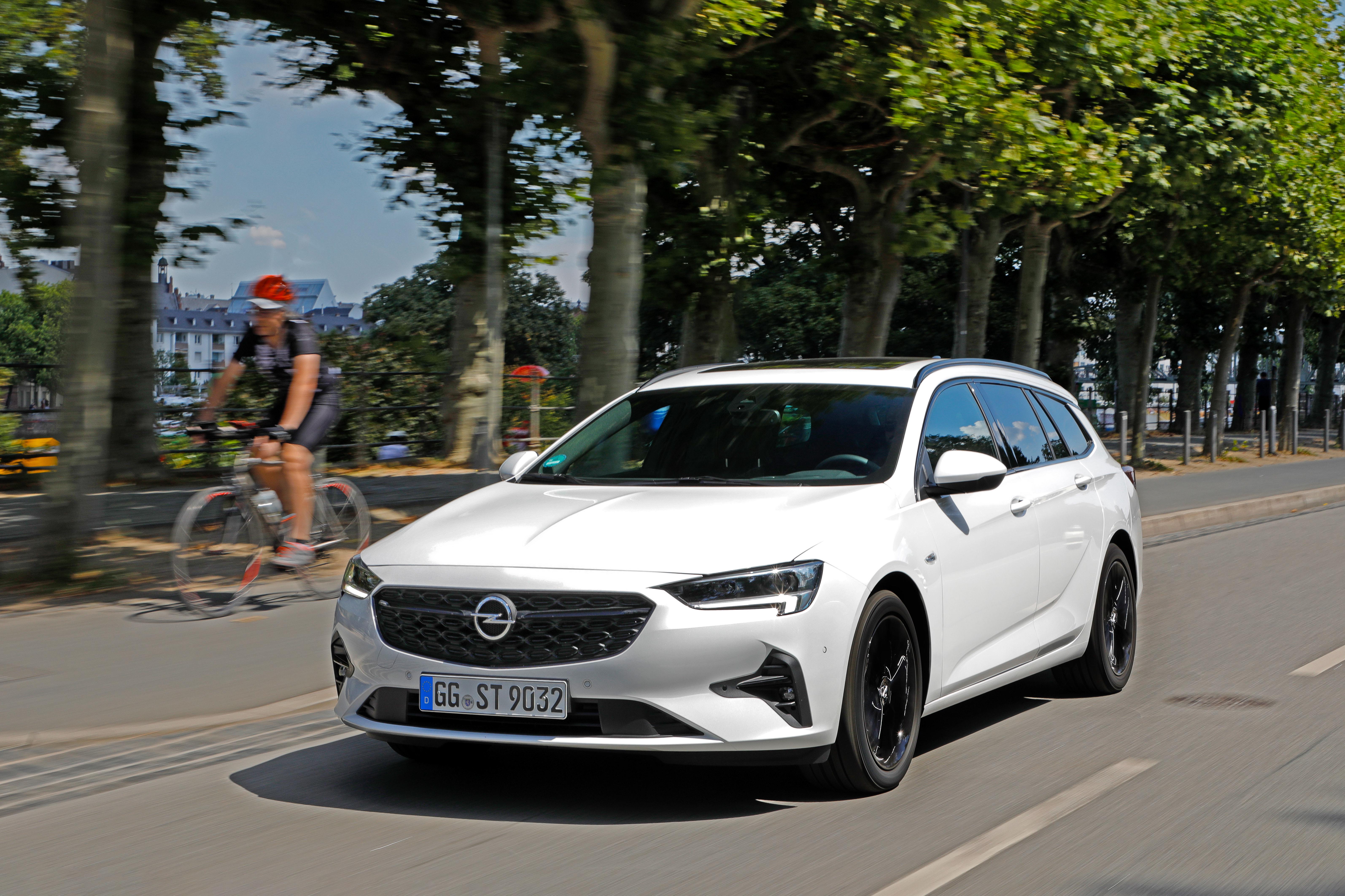 Eine völlig neue Motorengeneration übernimmt jetzt den Antrieb beim Insignia. Dazu zählt auch ein Dreizylinder-Diesel. Foto: © Opel
