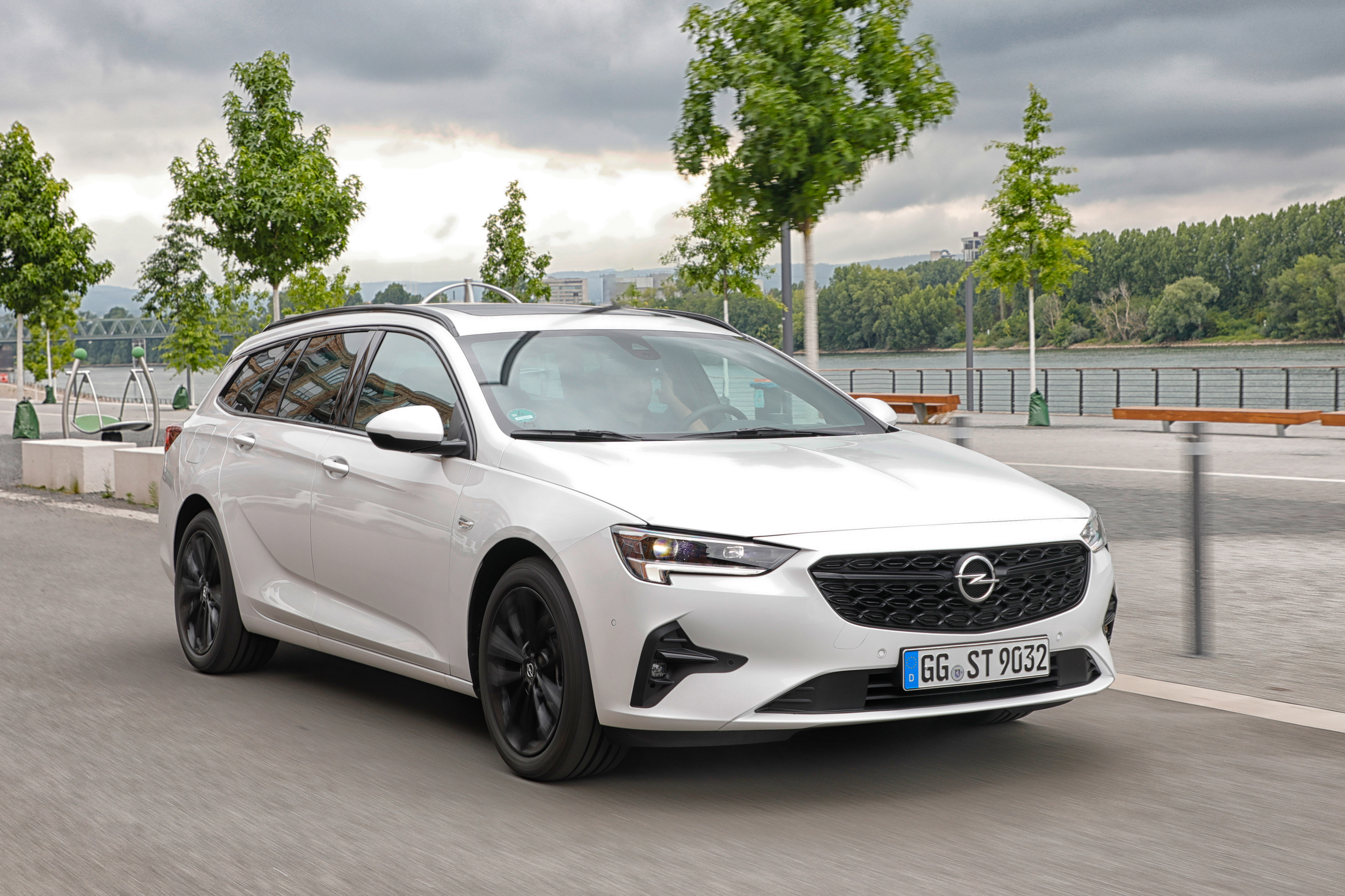 Neuartige Pixel-LED-Scheinwerfer sollen die Straße besser ausleuchten. Foto: © Opel