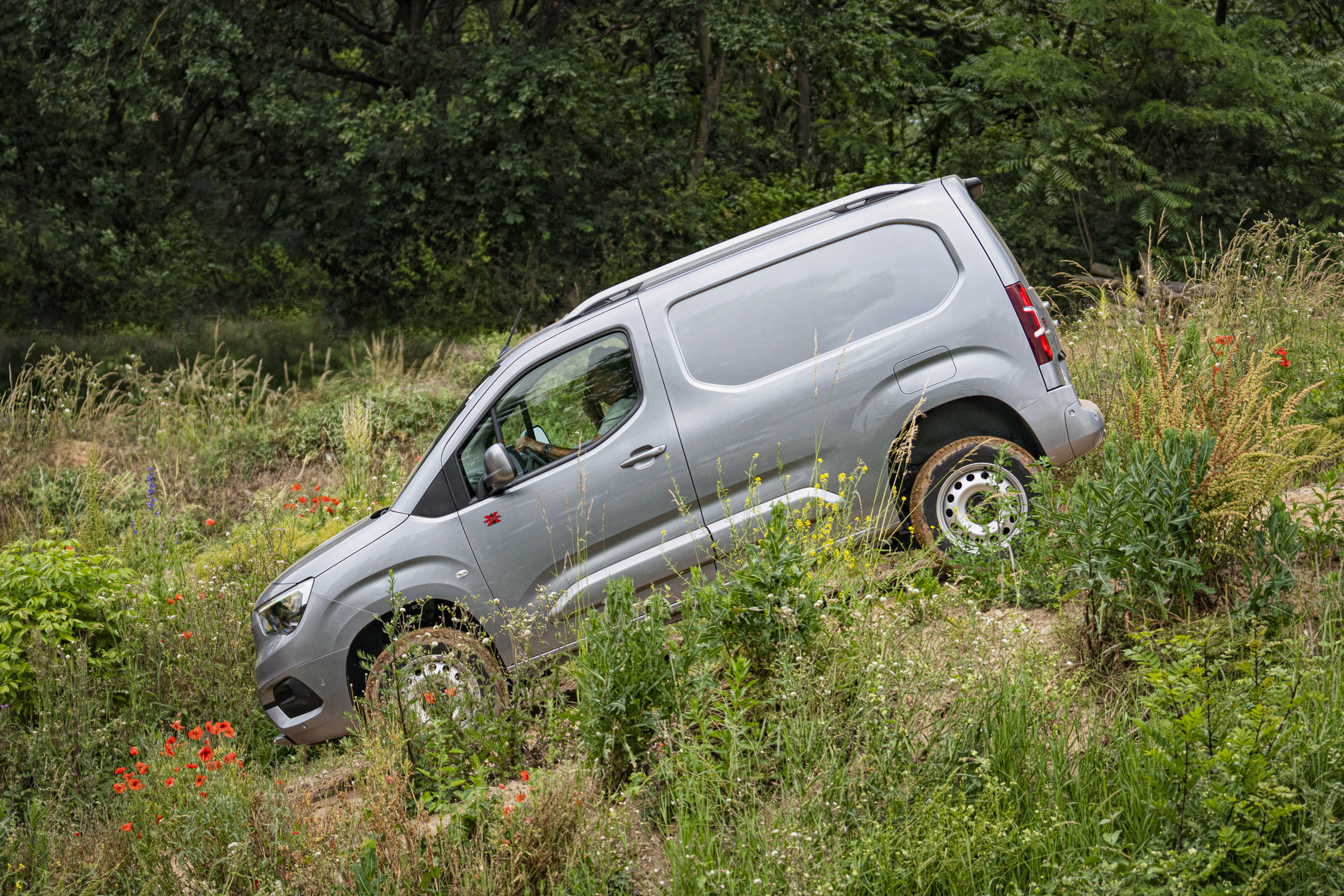 Der Allrad wird über einen Drehregler hinzugeschaltet. Foto: © Opel