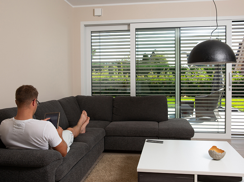 Hinterlegte Szenen können auf Tastendruck ausgelöst werden. Foto: © Rademacher/Axel Breuer