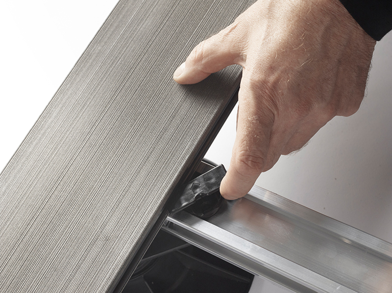 Das Klick System kommt ganz ohne Schrauben aus und überzeugt durch schnelle Montage und Langlebigkeit. Foto: © Deceuninck NV