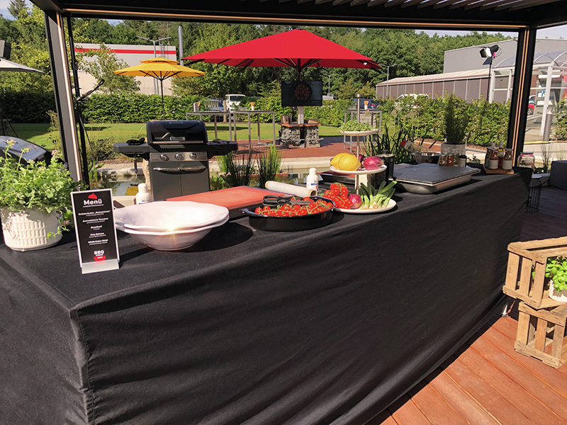 Ausgewogenes BBQ: Neben hochwertigem Roastbeef standen unter anderem aromatisierte Tomaten oder Wildkräuter-Salat auf der Speisekarte. Foto: © Warema
