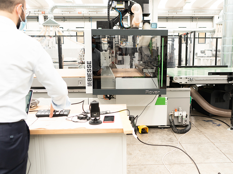 Neben Anlagen zur Bearbeitung von Holz, Stein und Kunststoff werden in der Innovations-Show auch die neuesten Entwicklungen von Intermac für die Glasbearbeitung präsentiert. Foto: © Biesse