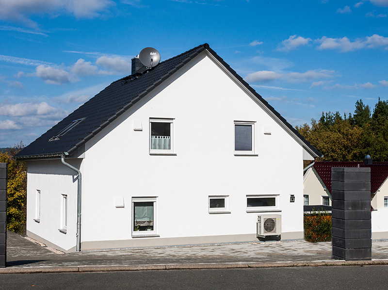 Die heutige Bauweise und die energetische Sanierung lassen Gebäude immer dichter werden. Das Ziel der neuen DIN 1946-6 ist, mindestens den Bautenschutz (Schimmelpilzvermeidung) nutzerunabhängig sicherzustellen und zusätzlich eine gesunde Raumluft zu gewährleisten. Foto: © inVENTer GmbH, Löberschütz