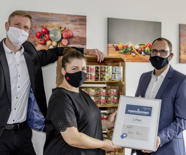 Roman Renz, Volksbank Kirchheim-Nürtingen; Gina Benz, Inhaberin Benz Feinkostmanufaktur; Guy Selbherr, Vorstand der Bürgschaftsbank Baden-Württemberg Foto: © Bürgschaftsbank Baden-Württemberg