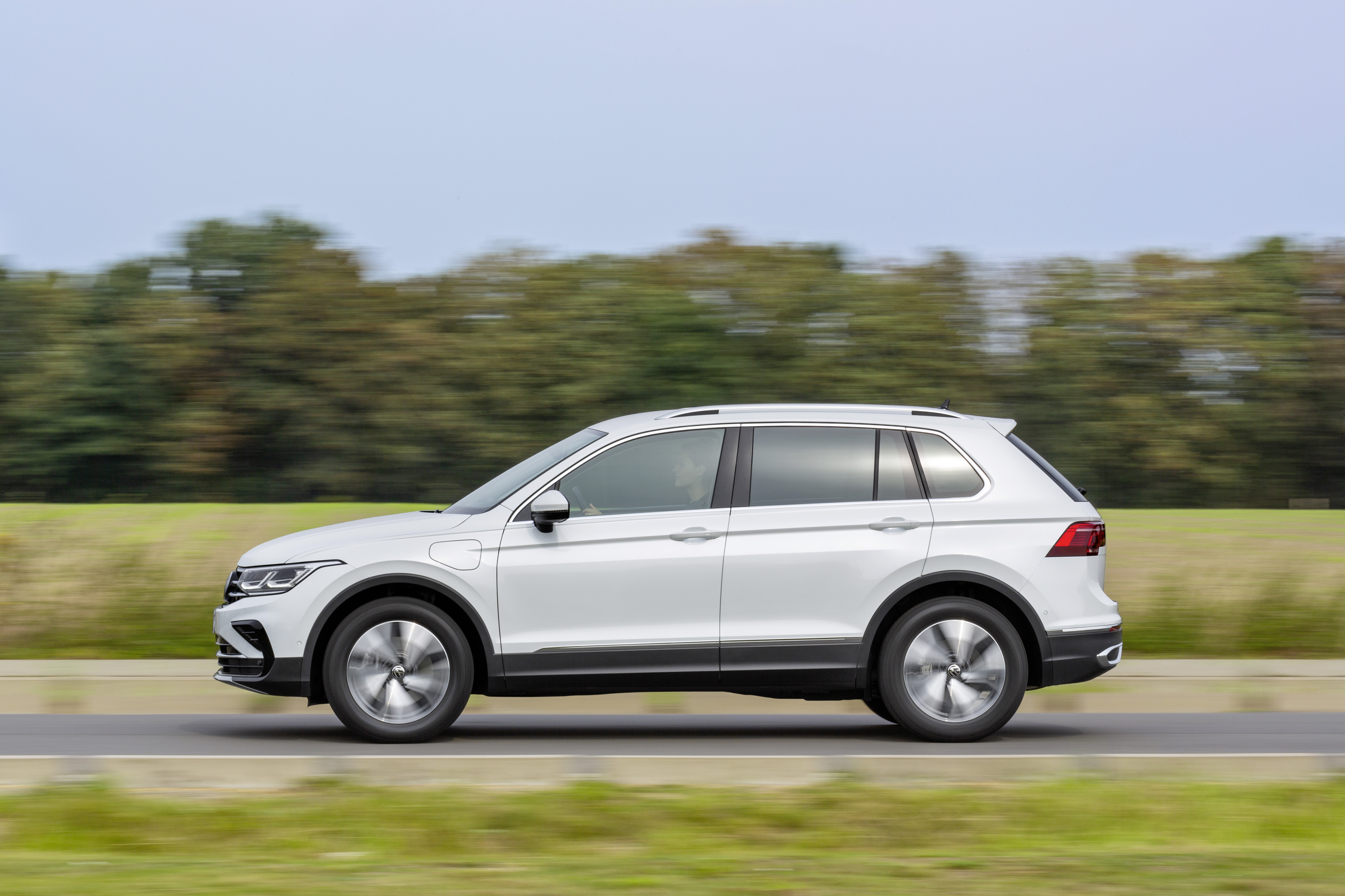 Die Systemleistung für den Tiguan e Hybrid beträgt 180 kW (245 PS). Sein Verbrauch liegt zwischen 1,6 und 2,0 Litern. Foto: © VW