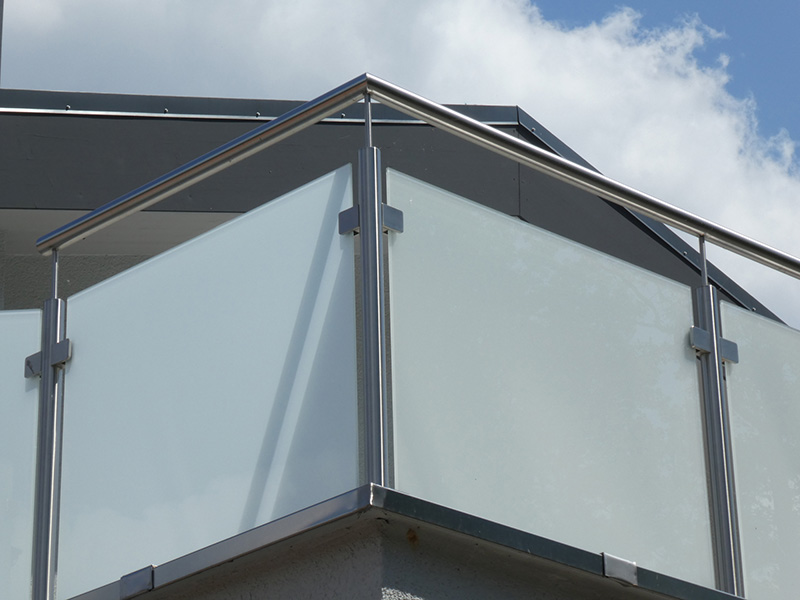 Das Produktsortiment erstreckt sich über eine Vielzahl von Metallerzeugnissen für Bauwerke in Edelstahl und Schmiedeeisen. Foto: © Triebenbacher