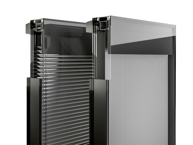 ISOshade besteht aus einem 3-fach Isolierglas und einem Zwischenraum mit innen liegender Sonnenschutzanlage – wahlweise ein Raffstore oder eine Senkrechtmarkise. Foto: © seele