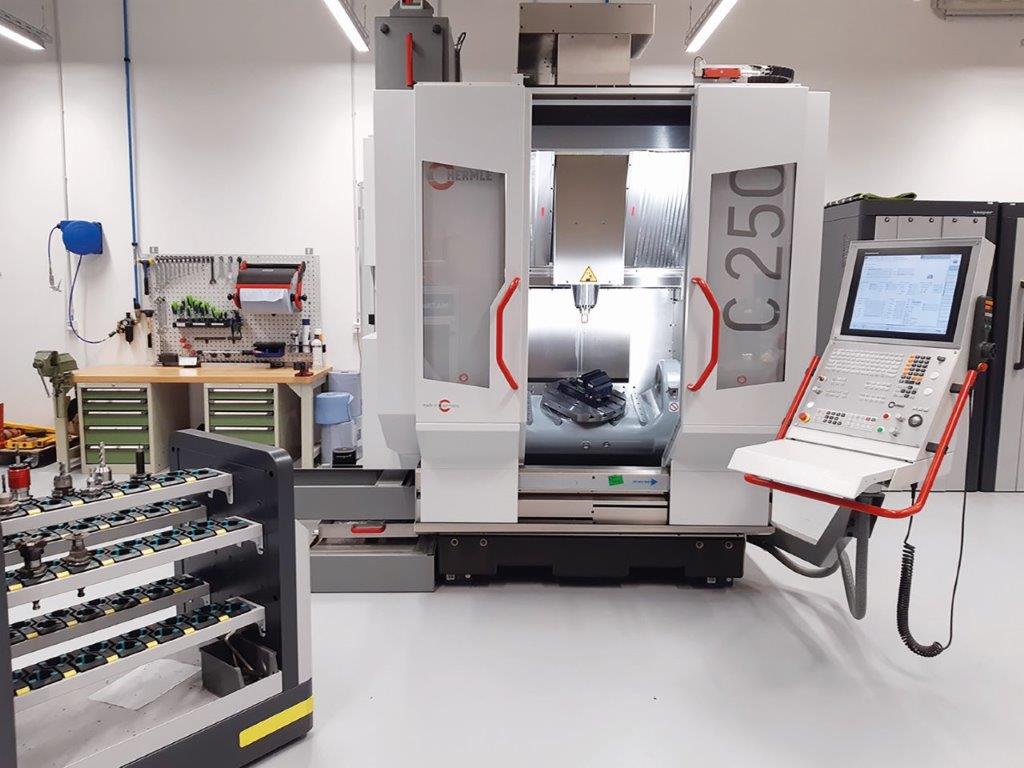 Auch in Sachen CNC top ausgestattet: Die Metallwerkstatt im neuen HWK-Bildungszentrum Foto: © Nicole Wollscheid